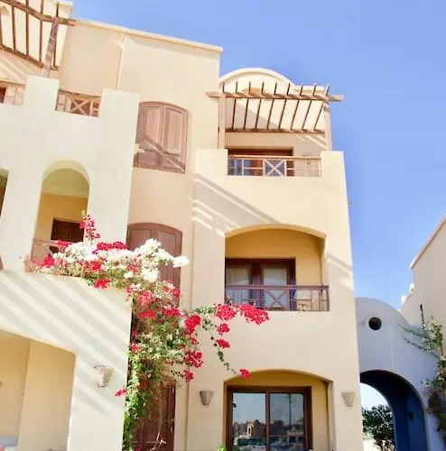 Artsy 1 Bedroom Apt/ Free Pool & Lagoon Access @elgouna *